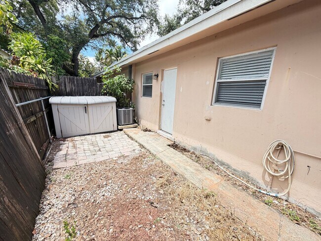 Building Photo - 715 SW 14th Ave