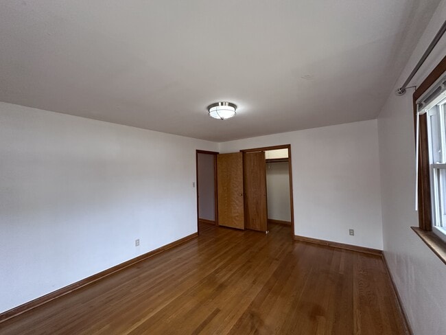 Building Photo - 638 Oakland Dr