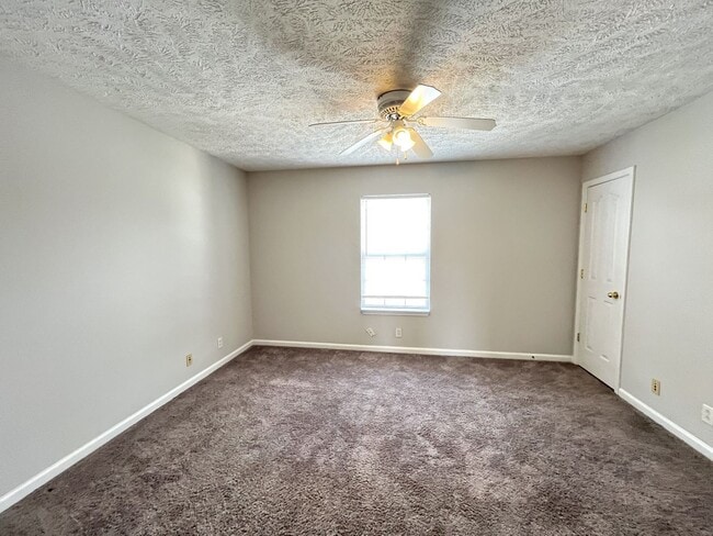 Building Photo - Flexible 4-Bed Home on Corner Lot in Everg...
