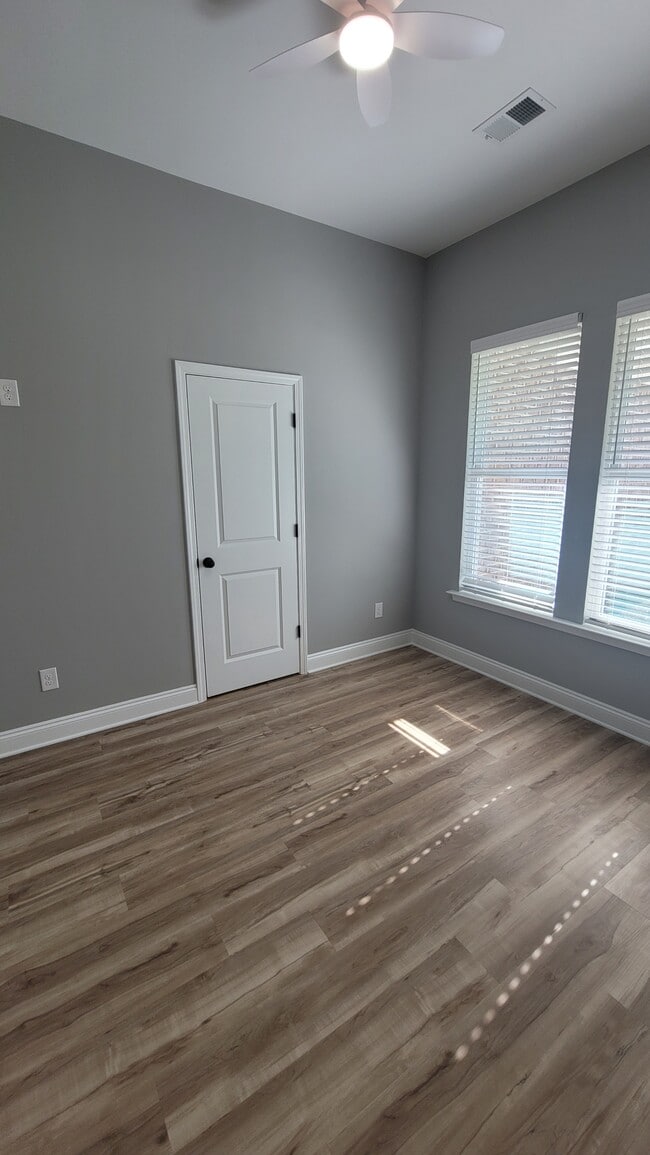 Building Photo - 1031 Wessex Dr