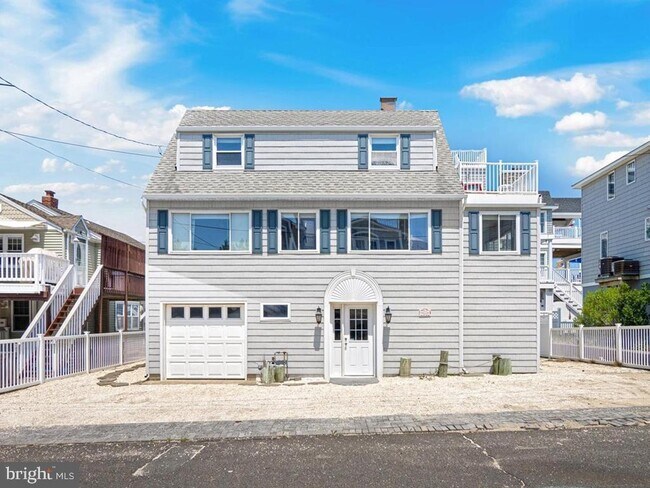 Building Photo - 121 E Sand Dune Ln