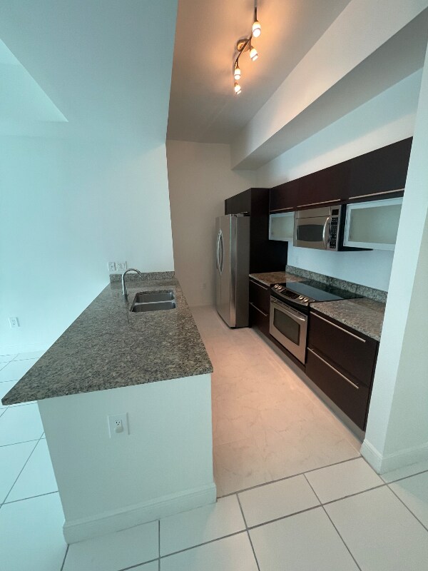 Building Photo - 950 Brickell Bay Dr