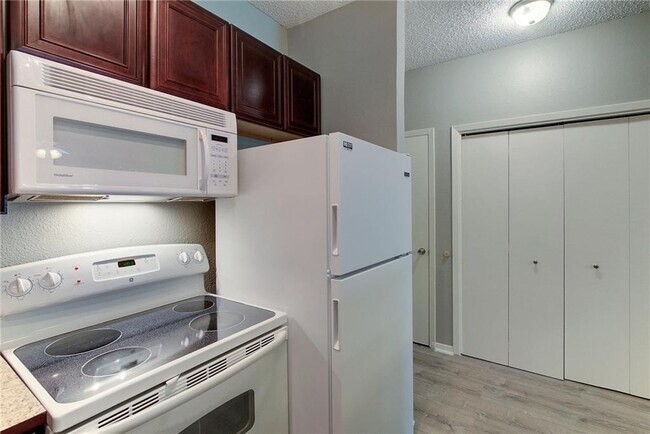 Building Photo - 808 W 29th St