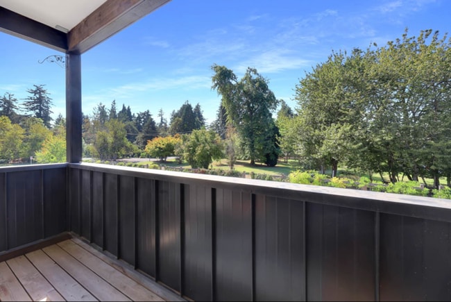 Building Photo - 1909 Elkhorn Dr