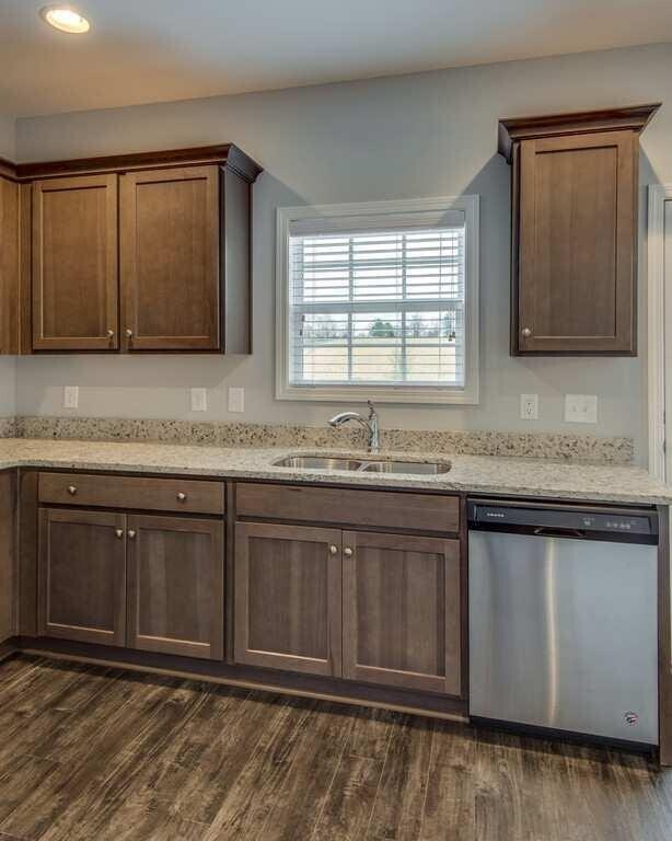 Building Photo - Fairview Station - Beautiful 4 / 2.5 - FENCED!