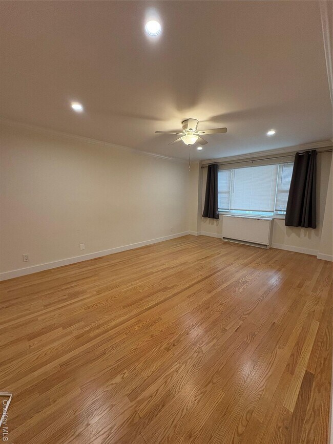 Building Photo - 300 Martine Ave