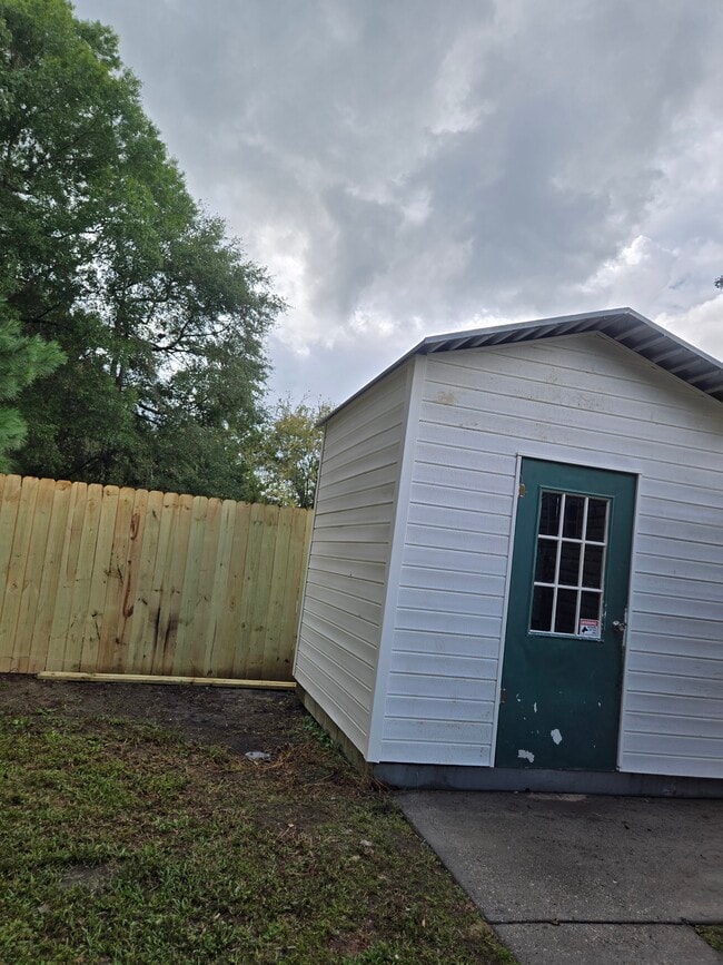 Building Photo - 1827 Athens Dr