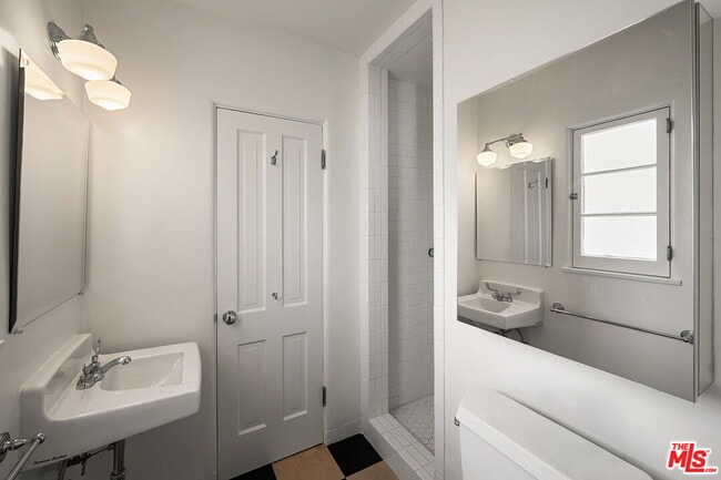 Building Photo - 630 23rd St