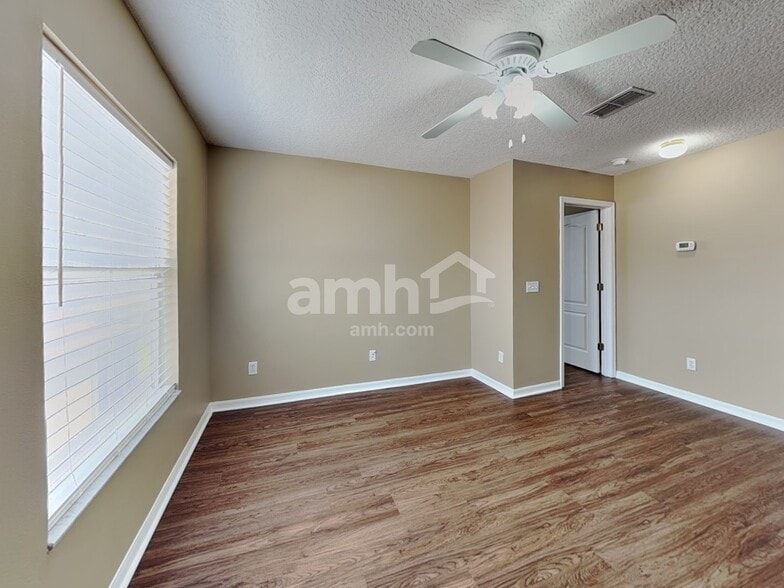 Building Photo - 1907 Seatonham St