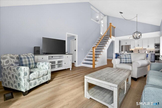 Building Photo - 675 Townsend Ave