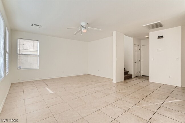 Building Photo - 2537 Begonia Valley Ave