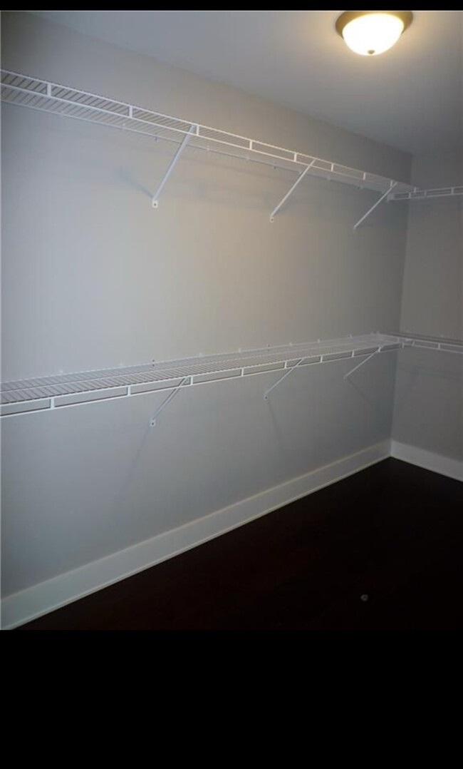 Building Photo - 100 Amberwood Dr