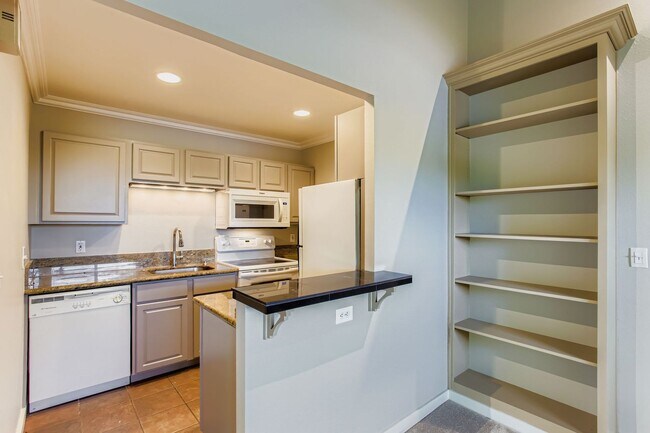 Building Photo - Nicely updated 1 bed 1 bath condo for rent in Sylvan Heights