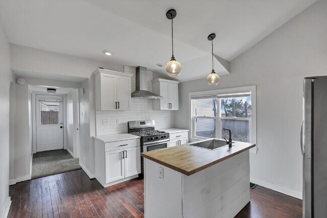 Building Photo - Elegant College Avenue Residence in a Prime Columbus Location