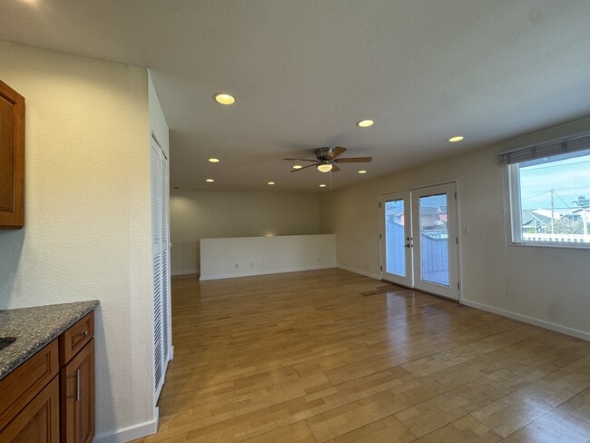 Building Photo - 1021 Koko Head Ave