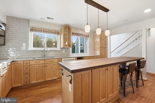 Building Photo - 1528 Goldenrain Ct