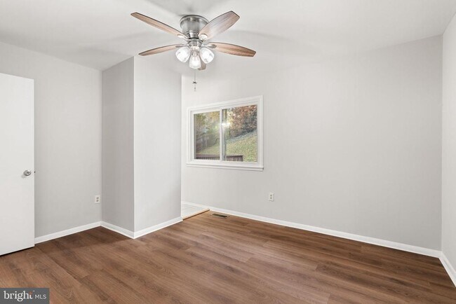 Building Photo - 4421 Kenwood Dr