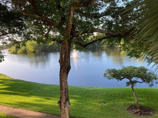 Building Photo - 950 Lavers Cir