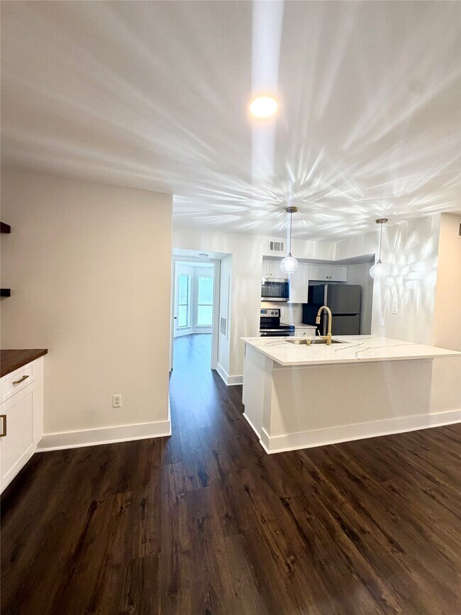 Building Photo - 18617 Egret Bay Blvd