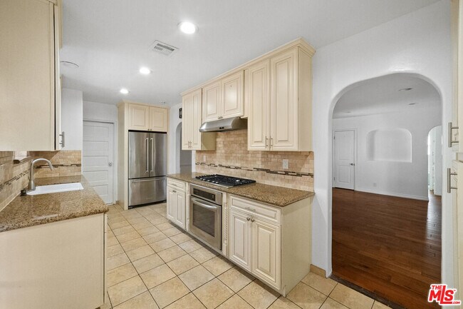 Building Photo - 5227 Etheldo Ave