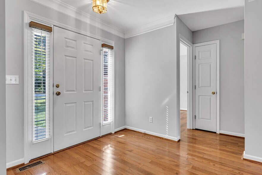 Building Photo - 207 Andy Johns Dr