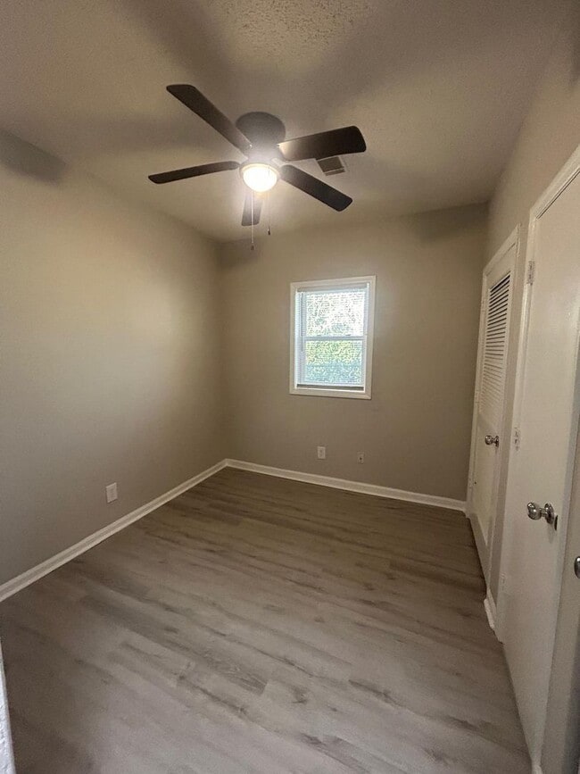 Building Photo - Fully Renovated Apartment Duplex Located in the Heart of Edgewood - 2227B