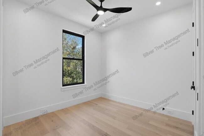 Building Photo - 4526 Cabell Dr