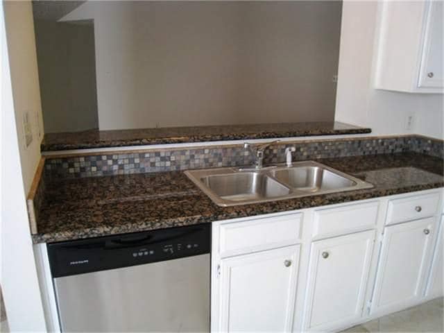 Building Photo - 327 Capehill Dr