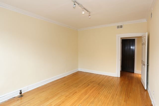 Building Photo - 563 W Aldine Ave