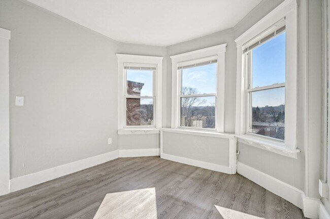 Building Photo - 71 Almont St