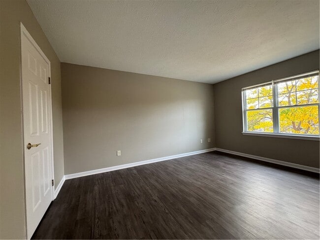Building Photo - 1301 Hill Park Ct