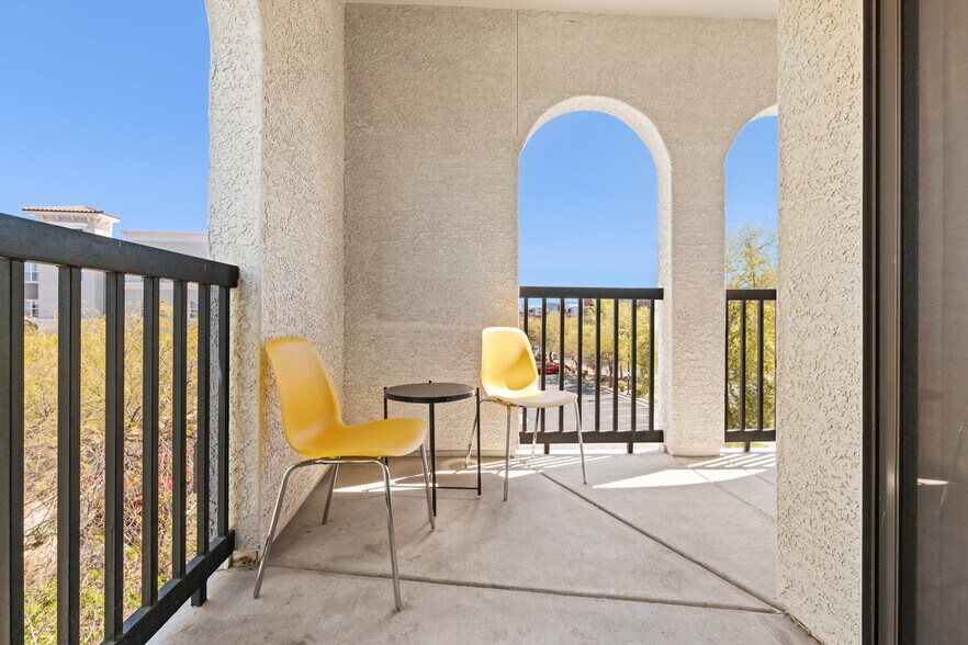 Building Photo - 9450 W Cabela Dr