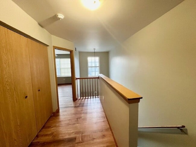 Building Photo - Excellent 2 Bedroom 1.5 Bath and I car att...