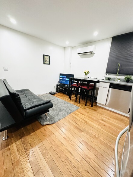 Building Photo - 40 Woodbine St