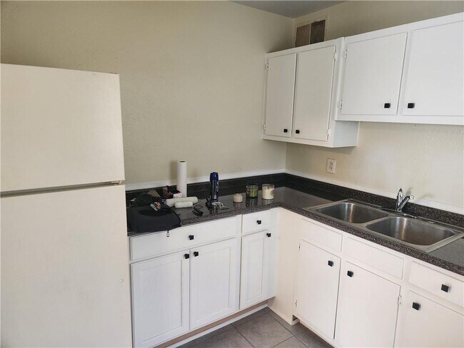 Building Photo - 1304 Athey Rd