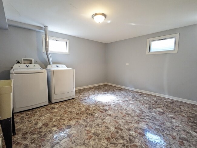 Building Photo - 532 Pleasure Dr