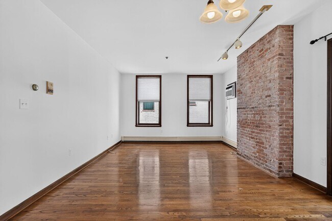 Building Photo - 1103 Washington St
