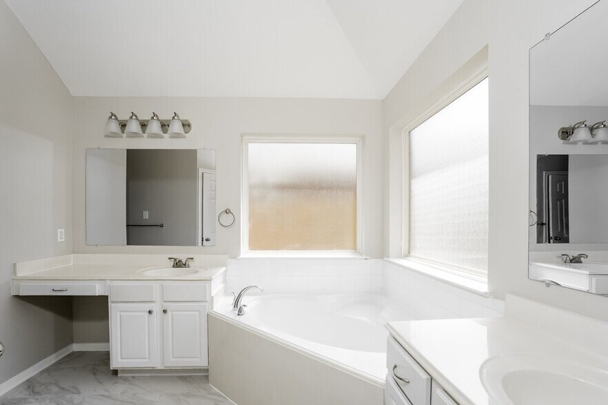 Building Photo - 2442 Chuckberry St