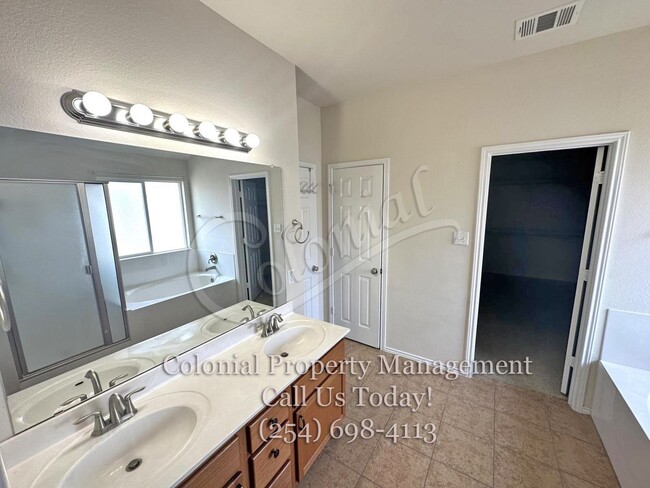 Building Photo - 4BD/3BA In Killeen TX