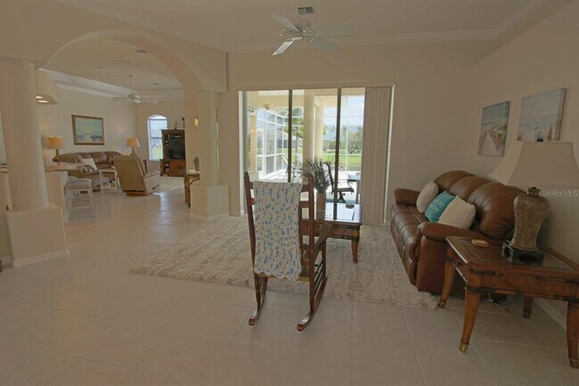 Building Photo - 811 Rotonda Cir