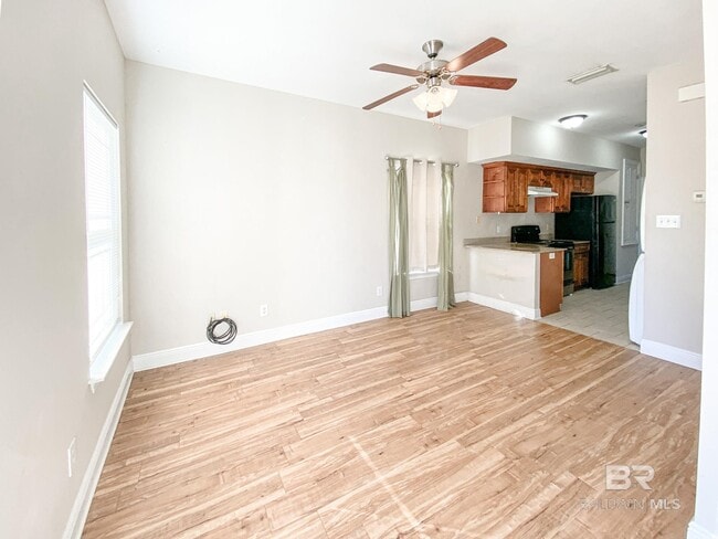 Building Photo - 116 S Elm St