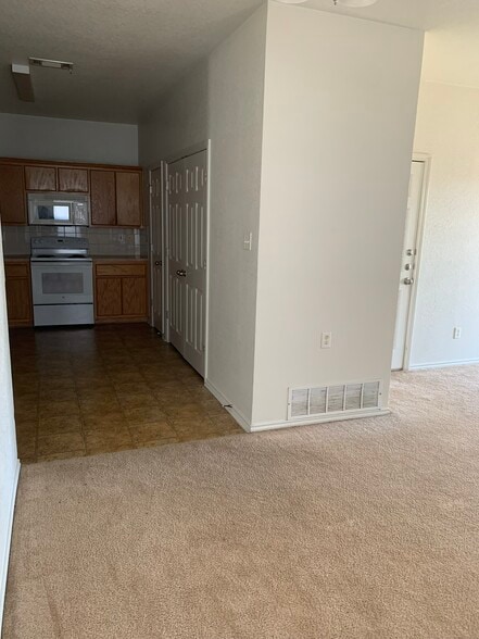 Building Photo - 2916 Ashley Dr