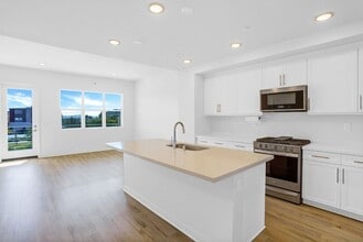 Building Photo - 2088 Bravo Loop