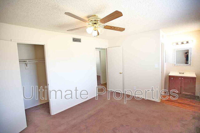 Building Photo - 1614 W Sequoia Dr