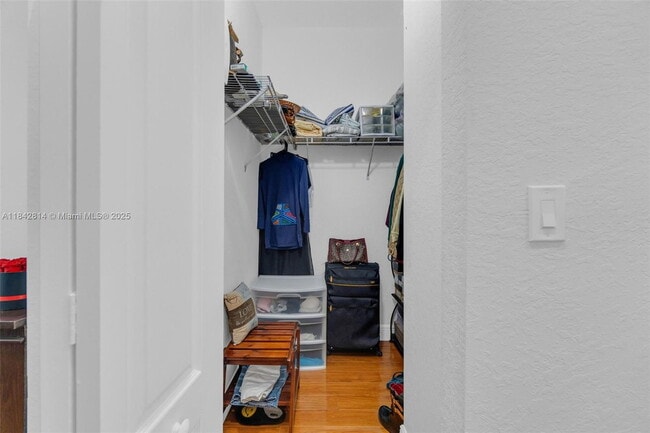 Building Photo - 3920 NE 13th Dr