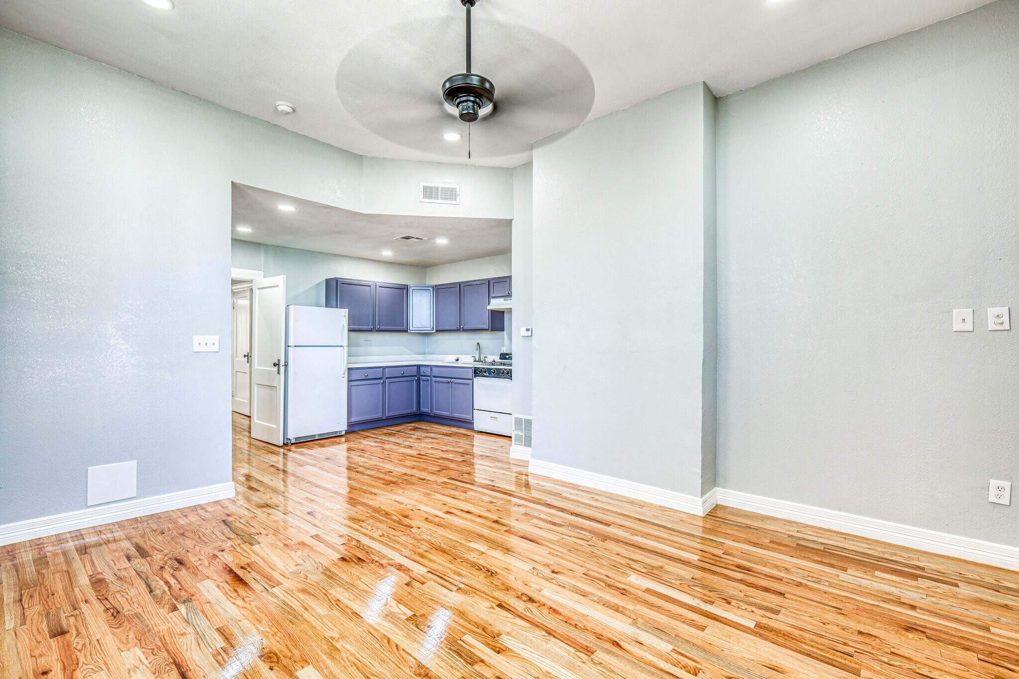 Building Photo - 1123 N El Paso St