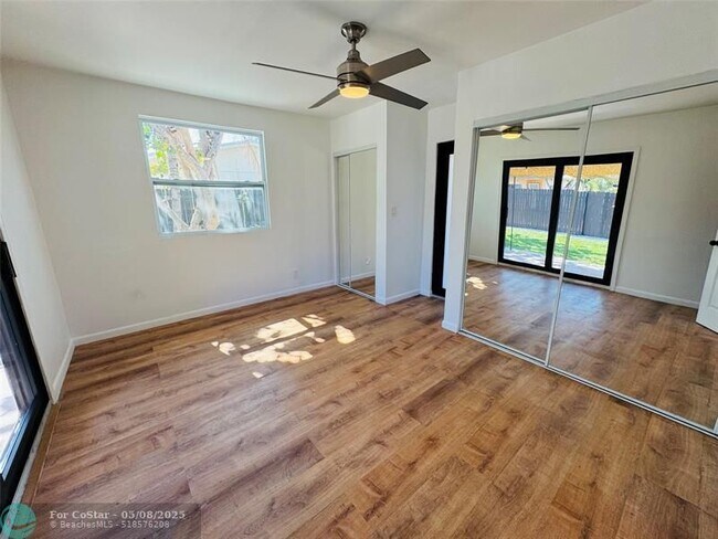 Building Photo - 1472 NE 30th Ct