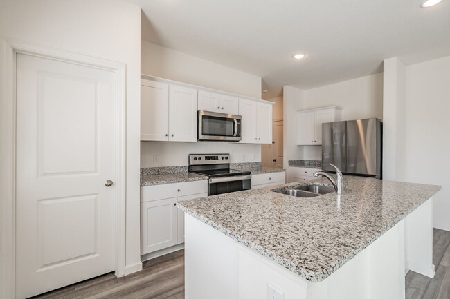 Building Photo - Like new 4 bedroom 2.5 bath in Villages of...