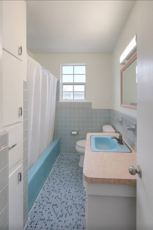 Building Photo - 3115 SW 25th Ter