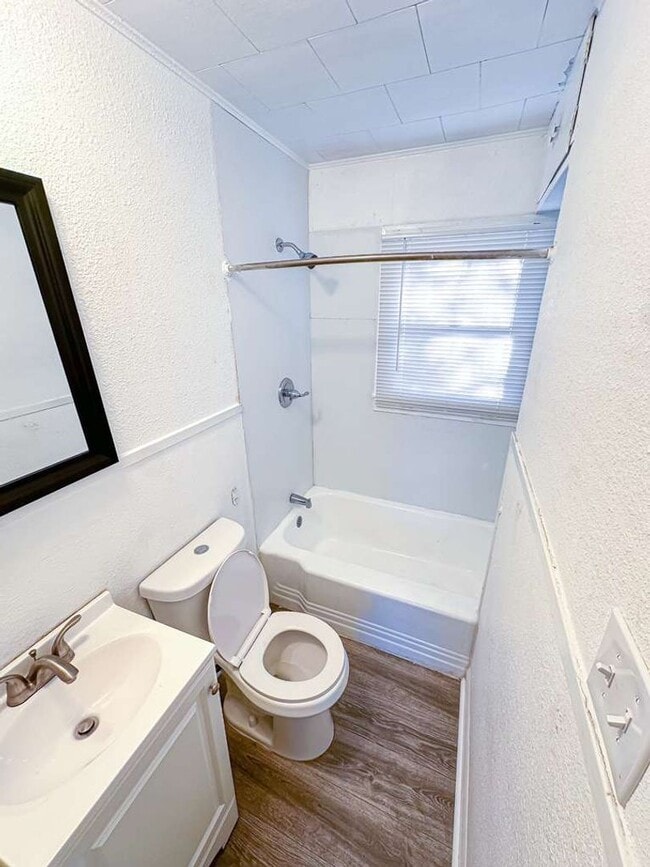 Building Photo - 1409 10th St